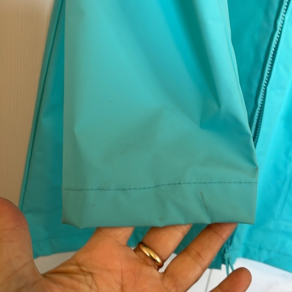 Women’s LL Bean Sz M Aqua hooded raincoat 2 front/1 interior pockets ventilation - Picture 7 of 12